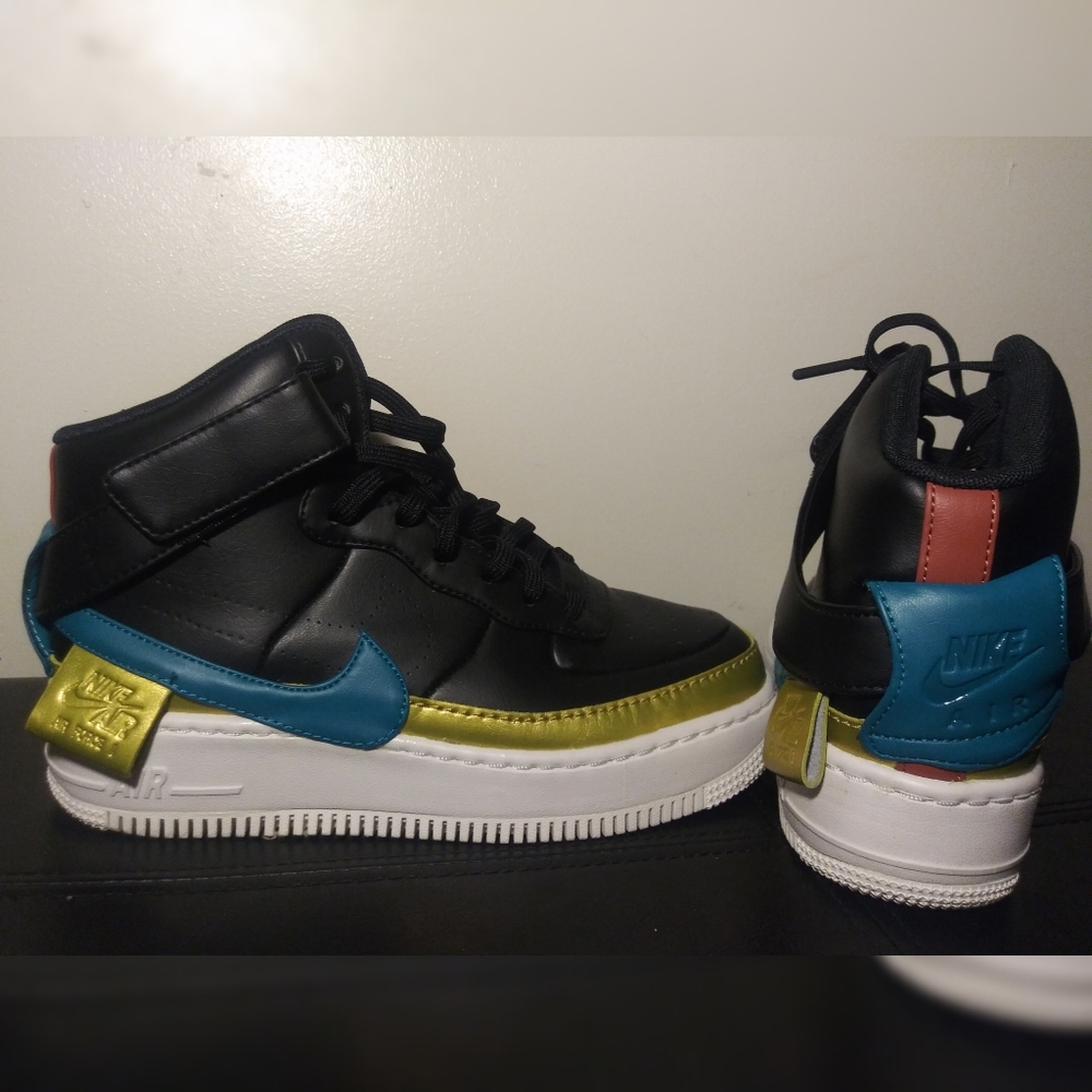 Nike High Top women's Shoes 🔥🔥🔥